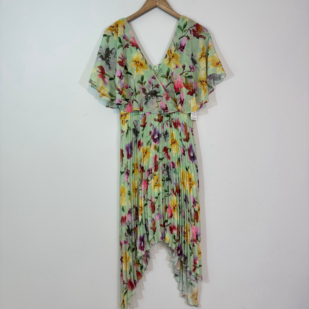 KENSIE Floral Flutter Sleeve Chiffon Pleated Midi Dress Green Pink
Size 4